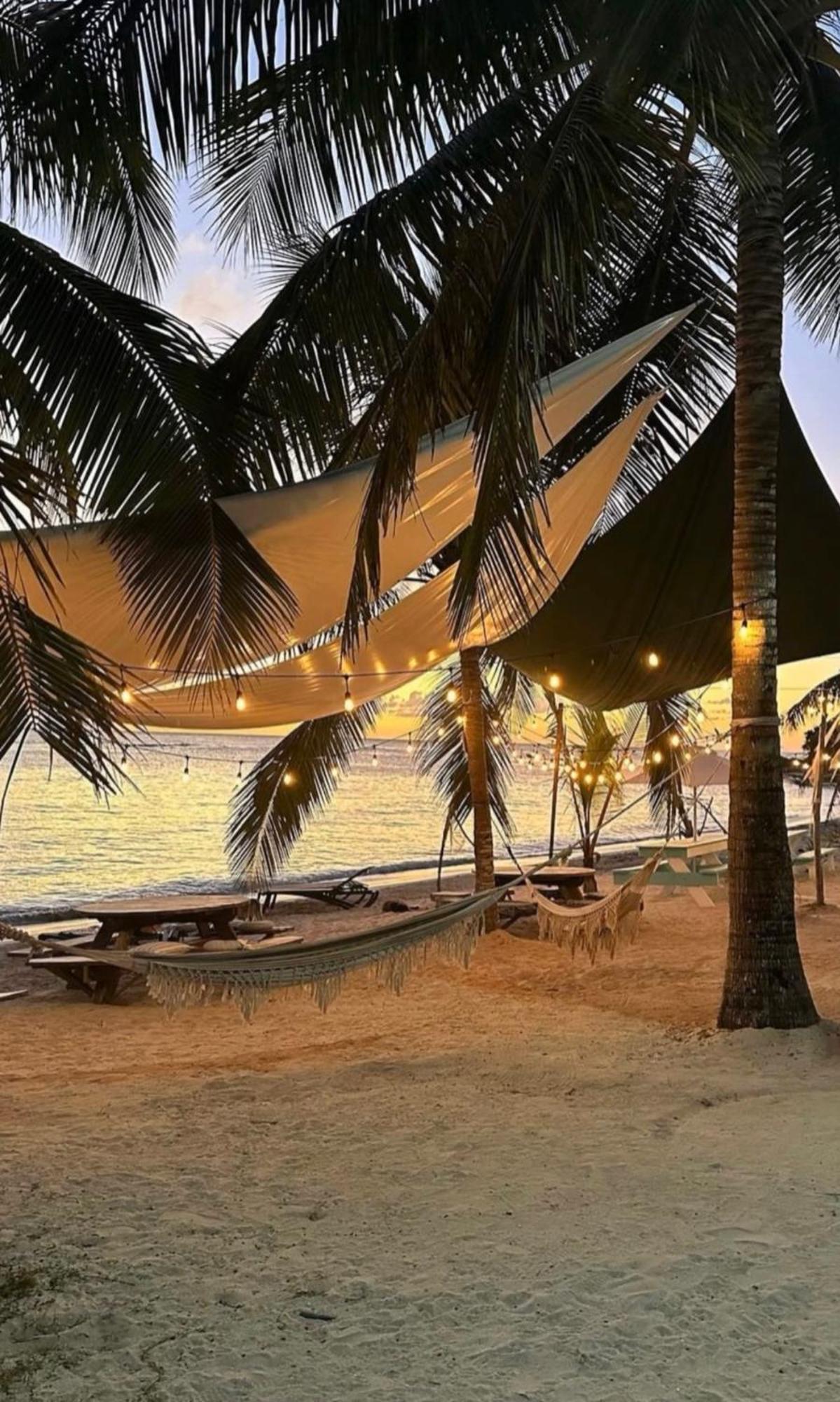 Casa Rosada Beach Front Mano Juan Exterior photo